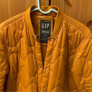GAP Quilted Jacket Size:S Tall, Water Resistance